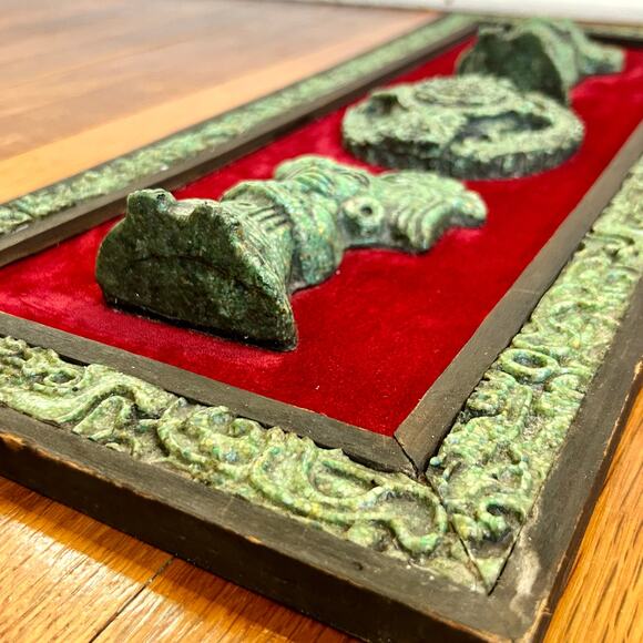 Vintage Aztec Crushed Malachite Over Red Velvet Folk Art Hanging Wall Plaque - Picture 7 of 14
